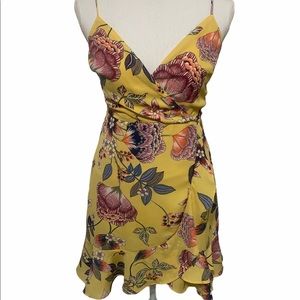 City studio Junior’s yellow floral dress